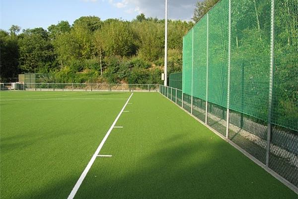 Renovatie kunstgras hockeyveld - Sportinfrabouw NV